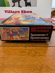Glencoe models 1/20 Scale Space Men and Women with Plastic Helmets