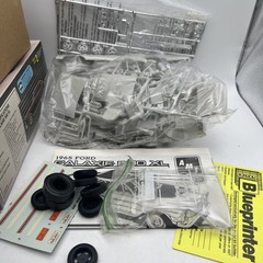 1965 Ford Galaxie 500 XL Plastic AMT 6467 Model Kit 1:25 Scale