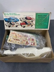 MPC 1702 BUDDY BAKER DODGE CHARGER #11 NASCAR RACER 1:25 McM KIT NIOB SI