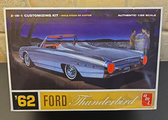 AMT, Retro Deluxe, ’62 Ford Thunderbird, 2n1, 1/25 scale !!Sealed Inside!!