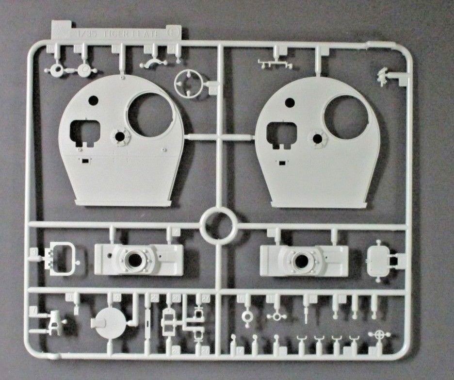 Dragon 1/35 Scale 1/35 Pz.Kpfw.VI Tiger I Late Parts Tree E from Kit No. 6406