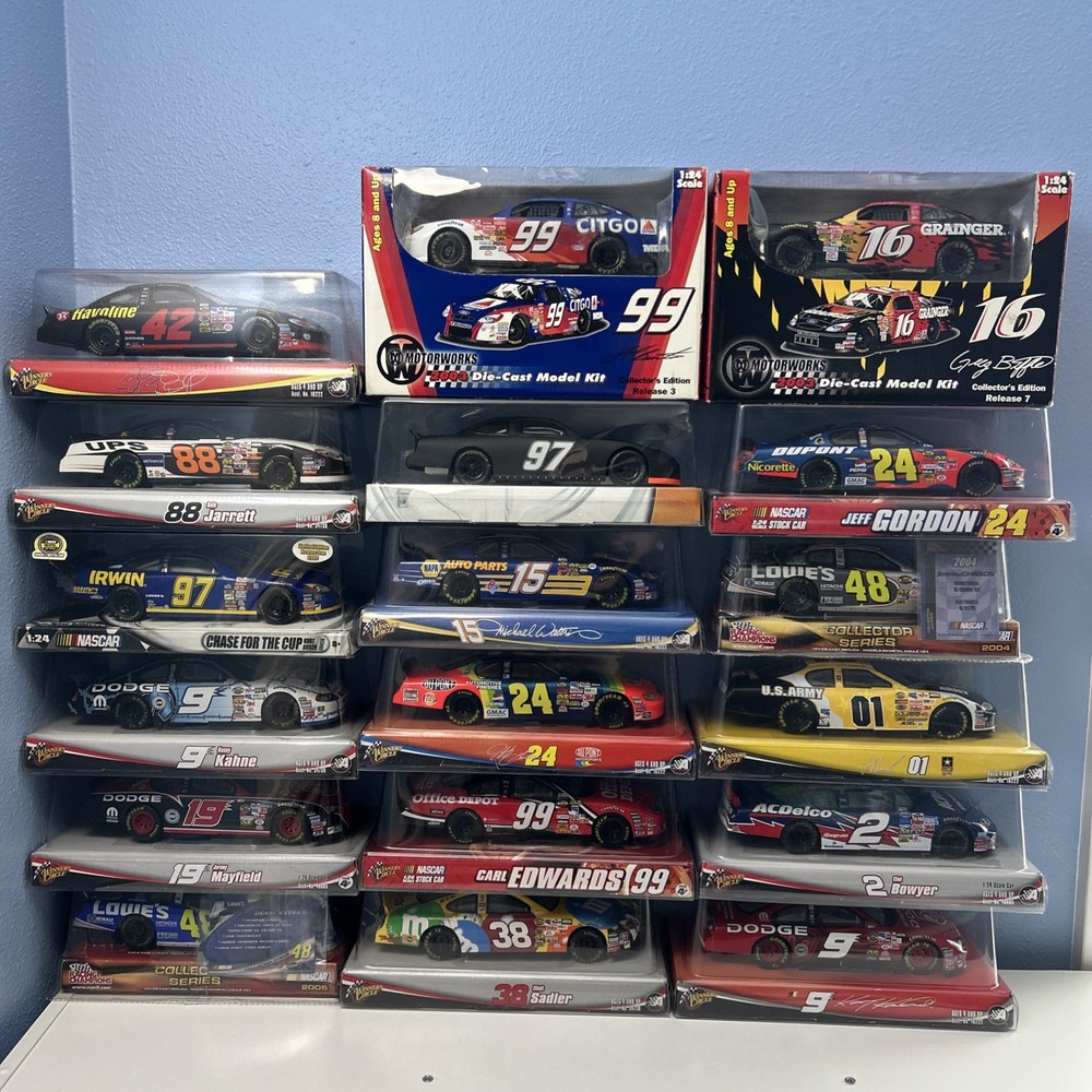 HUGE LOT OF 18 NASCAR 1:24 SCALE DIECAST CARS FROM THE EARLY-MID 2000’s