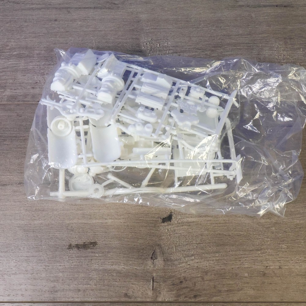 Peterbilt 352 Pacemaker Cabover 1/25 – Sealed Interior/Engine Bag