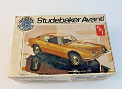 AMT 1964 Studebaker-Avanti Modern Classic T413 1:25 Model Kit Open Box