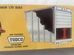 AMT Vintage TRAILMOBILE 27 ft Semi-trailer Van 1/25 Scale Model Kit (NIOB)