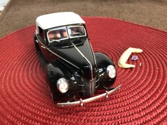 REVELL 1/25 1940 FORD CONVERTIBLE FACTORY BUILT BOX ART STUDIO DISPLAY MODEL