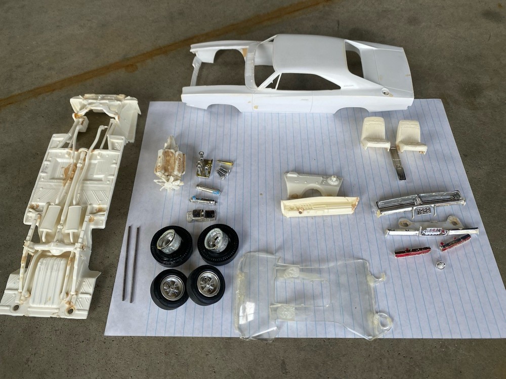 VINTAGE MPC 1969 DODGE CHARGER R/T MODEL PARTS LOT