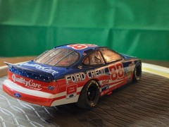 1/24 Dale Jarrett #88 Ford Credit Quality Care Ford Taurus NASCAR