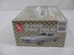2005 AMT RC2 1/25 Scale 1969 Pontiac Firebird Trans Am Model Car Kit #38394 NOS
