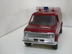 Vintage Built 1978 Revell 1/20 Scale Ford Van Model H-800
