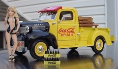 Dodge 1947 Coca Cola Pick Up Truck w Figurine & Soda Case Miniatures 1/24 Scale