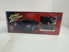 AMT Johnny Lightning 2005 Ford GT Die Cast 1:25 Model Kit Ertl Blue Skill 2 New