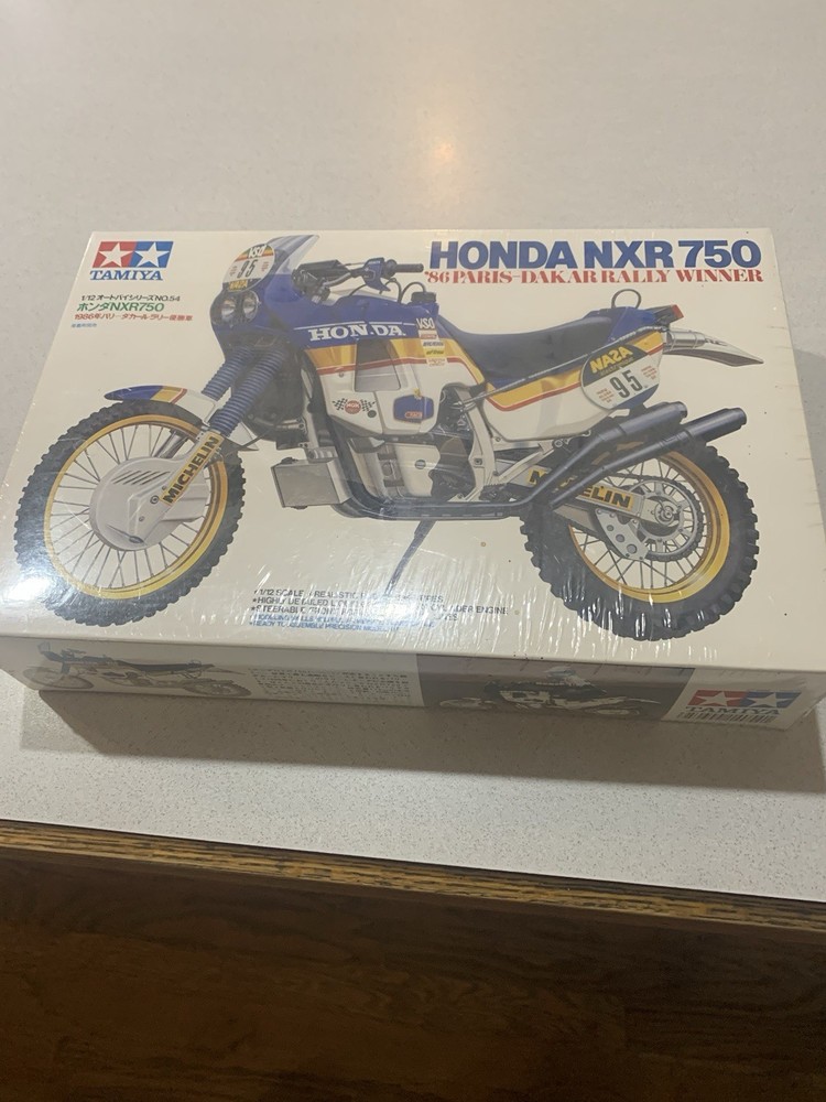 Tamiya Honda NXR750 1:12 Motorcycle Model Kit Paris-Dakar Winner 14054