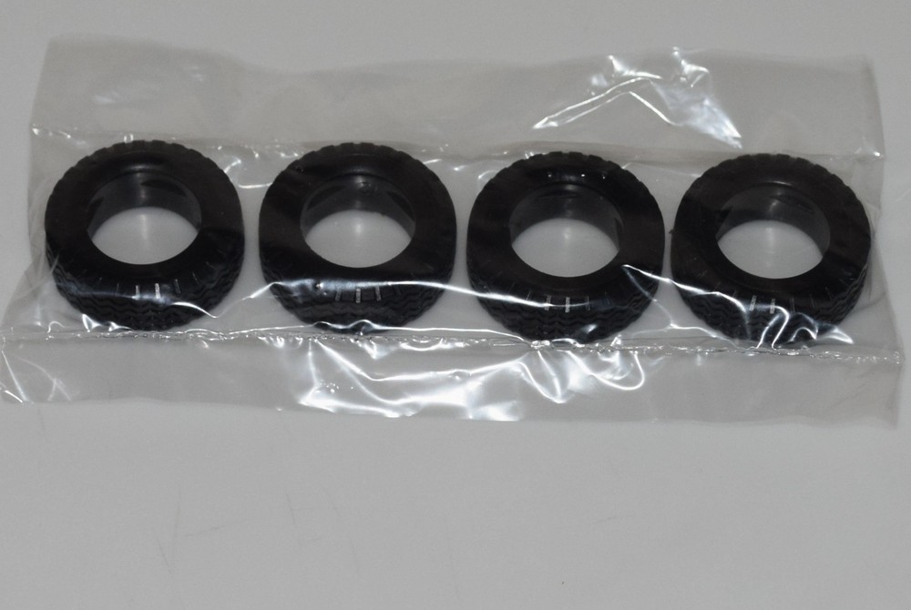 REVELL 1979 JEEP J-10 PICKUP 14568 ⭐PARTS⭐ 4X4 RUBBER TIRE PACKAGE 1:25