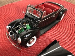 REVELL 1/25 1940 FORD CONVERTIBLE FACTORY BUILT BOX ART STUDIO DISPLAY MODEL