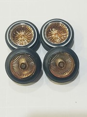 1/24 To 1/25 Scale Model Chrome And Gold Dayton Style Rims With White Wall Tires