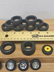 Tires & Wheels 1:25 Scale Model Car Parts Lot Assortment 21 Wheels.