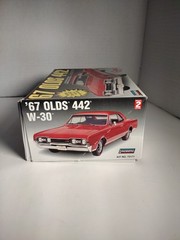 1997 Lindberg 1967 Olds 442 W-30 1/25 Model Car Kit Open Box with Sealed Bags