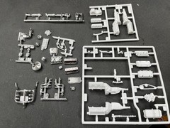 R32F5W Hemi & 302 Ford Engine Model Kit PARTS 1/25 MCM