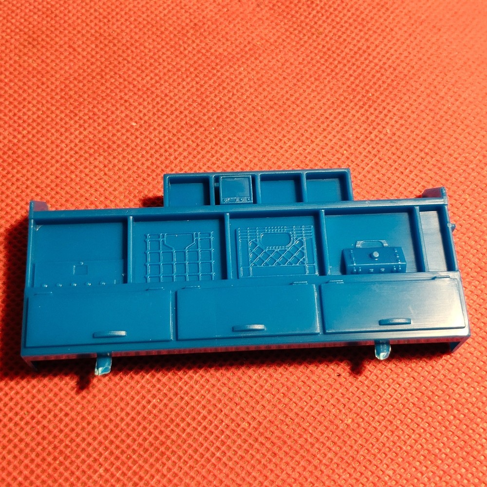 Radio Station Equipment 1977 GMC Van 1:25 scale model car part Revell