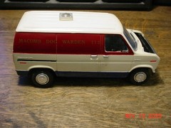 AMT 1977 Ford Econoline Van 1/25 Built Model UPRM