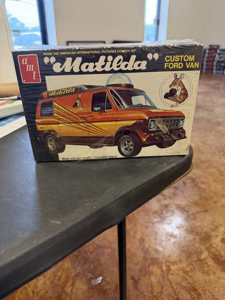 amt Matilda Custom Ford Van 1/25 model kit