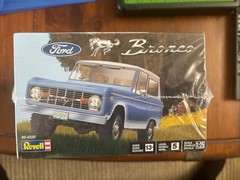 SEALED Revell Ford Bronco 1:25 Scale Plastic Model Car Kit 85-4320