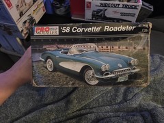 1995 Revell Monogram 1:24 Scale Model ’57 CORVETTE Roadster 1957 Corvette