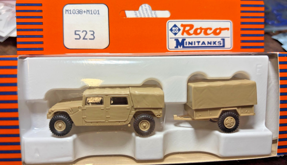 Roco minitanks 523 M-1038 with M-101 trailer set liima35 1/87