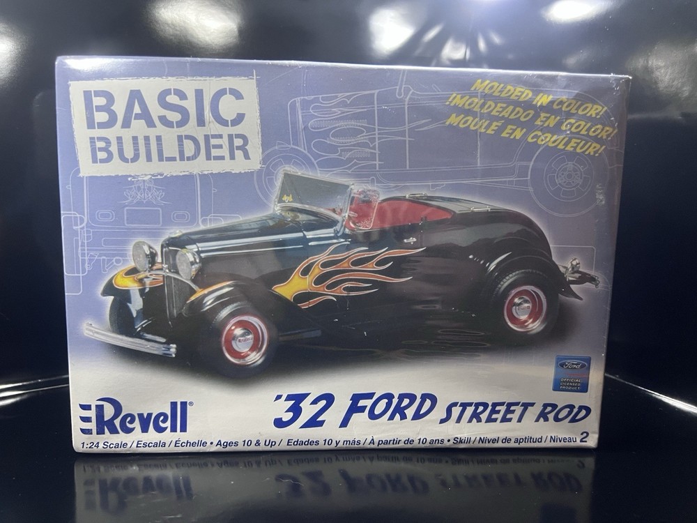 Revell 1/24 Scale 1932 Ford Street Rod Classic Cruiser by Monogram