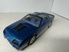 Vintage AMT Ertl 1989 Chevy Camaro IROC-Z 1/25 Scale Model 6062EO Blue Metallic
