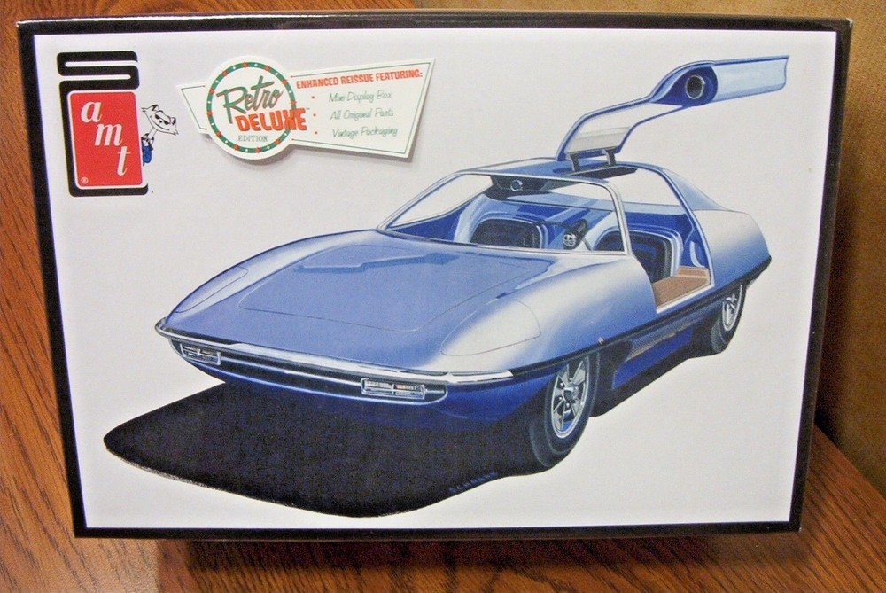 AMT PIRANHA SUPER SPY CAR 1/25 SCALE MODEL KIT (molded in white)