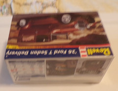 LOOK REVELL 26 FORD T SEDAN DELIVERY SCALE 1/25 MODEL KIT NIB