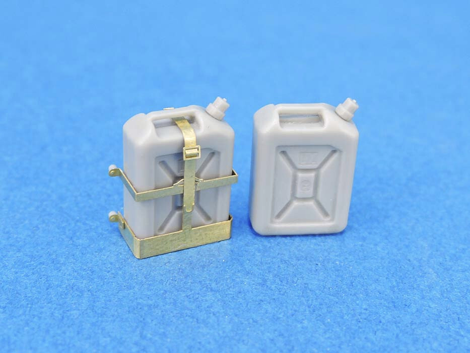 Legend 1383 1/35 IDF 20L Water Can w/Holder Set (10ea)