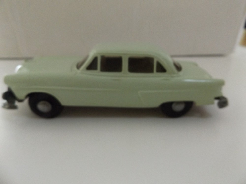 HUBLEY 1952, FORD 4-DR. SEDAN, MINT GREEN, Promo Model Car
