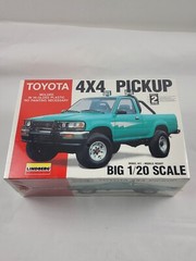 Lindberg Toyota 4X4 Pickup Big 1/20 Scale Truck Model Kit 72506, New Sealed