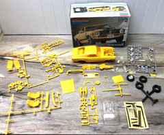 Monogram 1970 Boss 302 Mustang 1:24 scale Model kit opned box no directions