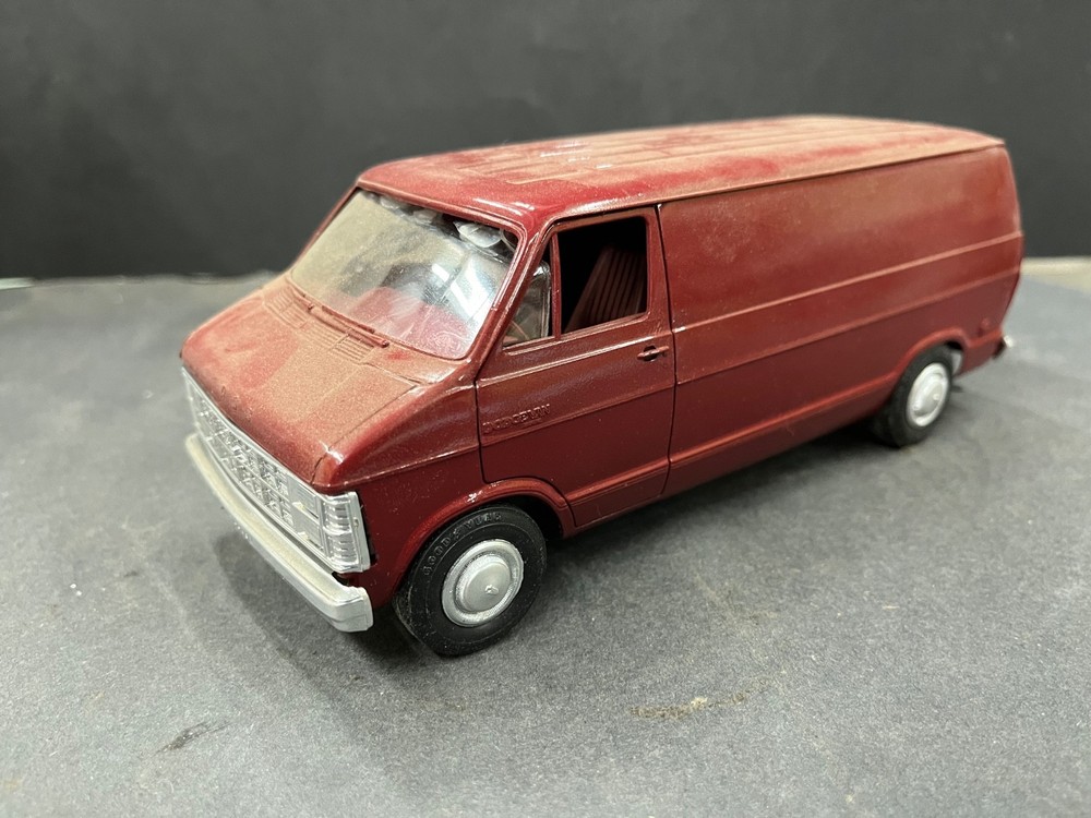 C3 MPC Dodge Panel Van built model 1/25 McM