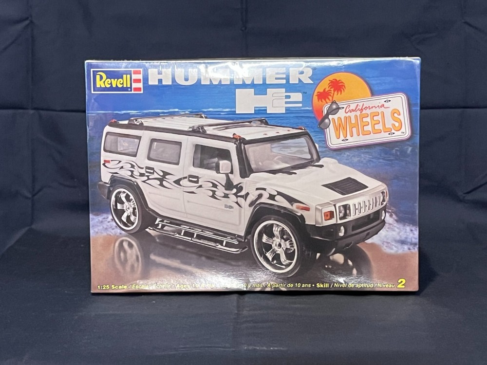 Hummer H2 with California Wheels 1/25 Scale Revell Model Car Automobile Kit