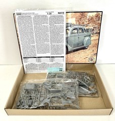 Roden 818 1:35 Ford V8-G81A Funkkraftwagen Plastic Model Kit Brand New