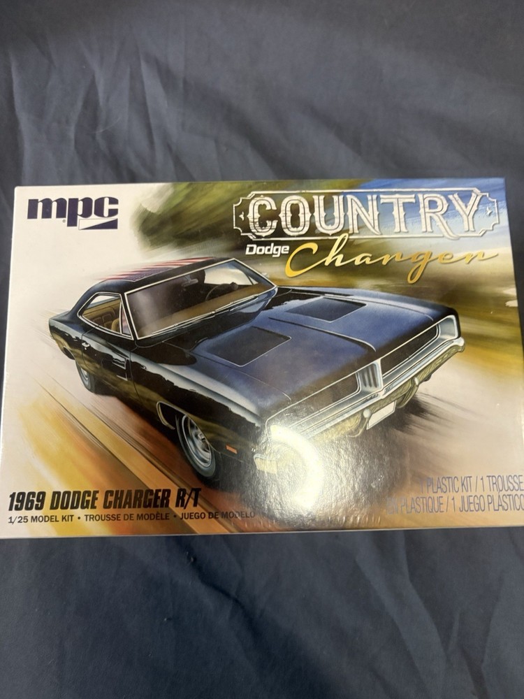 MPC 1969 Dodge Charger R/T 1:25 Plastic Model Kit Blue Unassembled
