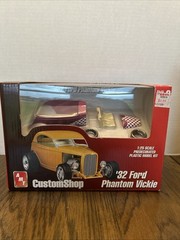 AMT 1932 Ford Phantom Vickie CustomShop 1/25 Model Collectible