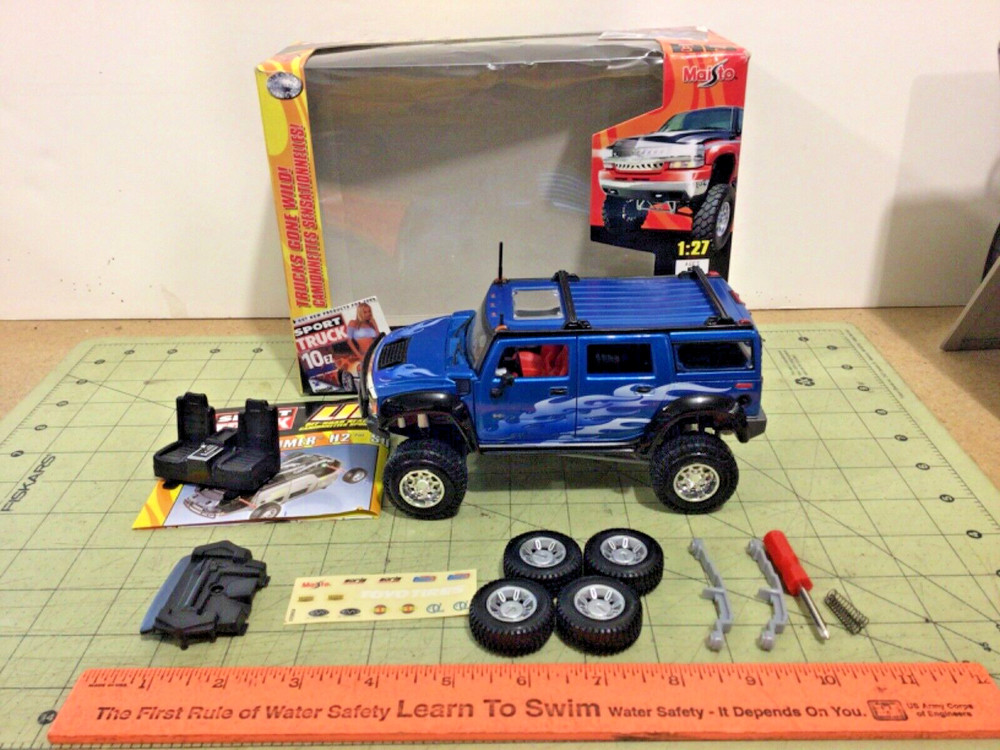 Maisto 1:27 2003 Hummer H2 Lifterz Sport Truck with extra parts