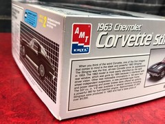 OPEN BOX AMT ERTL 1/25 Model Kit 1963 CHEVROLET CORVETTE STINGRAY Skill Level 2