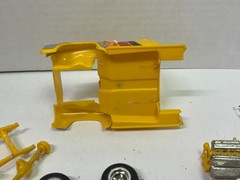 1/25 1956 FORD F-100 PICKUP TRUCK YELLOW PARTS MODEL CAR KIT