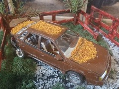 WRECKED FORD TAURUS SHO IN CORNER JUNKYARD DIORAMA SCENE !! COOL DETAILS