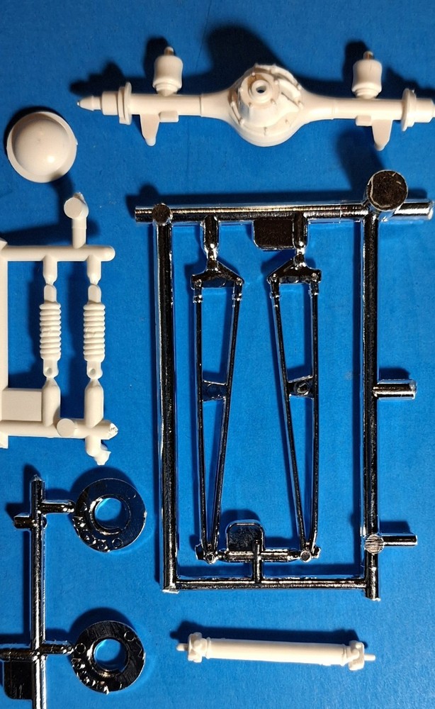 32 FORD SPEEDWAGON – REAR SUSPENSION – REVELL 7606 – MODEL CAR KIT PARTS LOT
