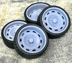 1/24 Scale: 24-Inch “US Mags Scottsdale” Wheels And Tires; Resin;1/25