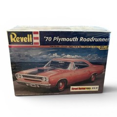 Revell 1:24 1970 Plymouth Road Runner Model Kit #85-2980 Sealed Street Burner
