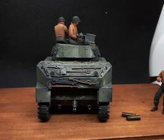 1/35 painted US Howitzer Motor Carriage M8 + crew